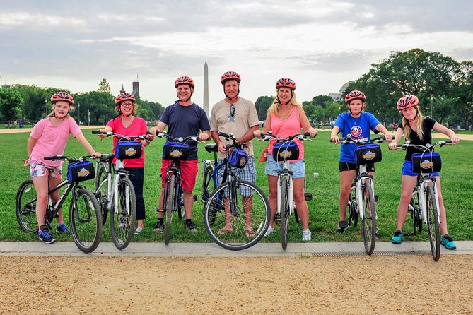 Private Washington DC Monuments Day or Night Bike Tour - Seeing Washington’s monuments by bicycle