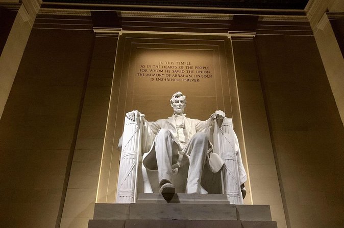 Small Group Washington DC Night Tour - The World War II Memorial and Washington Monument