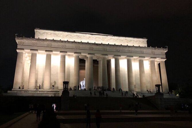 Small Group Washington DC Night Tour - Twenty-five minutes at the Lincoln Memorial