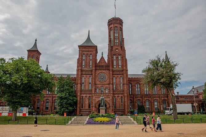 Smithsonian Museums Walking Tour with Reserved Air & Space Entry - What $79 buys you