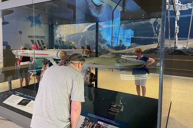 Smithsonian Museums Walking Tour with Reserved Air & Space Entry - Who should book this Smithsonian tour