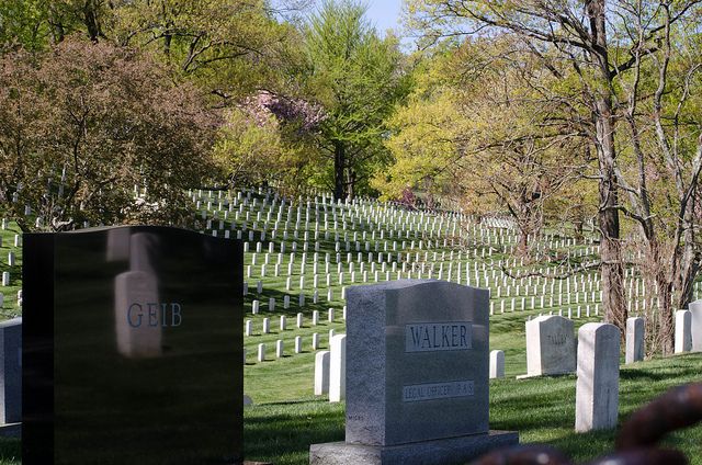 Washington DC: Arlington Nat. Cemetery Ticket & Tram Tour - Entering through the Welcome Center