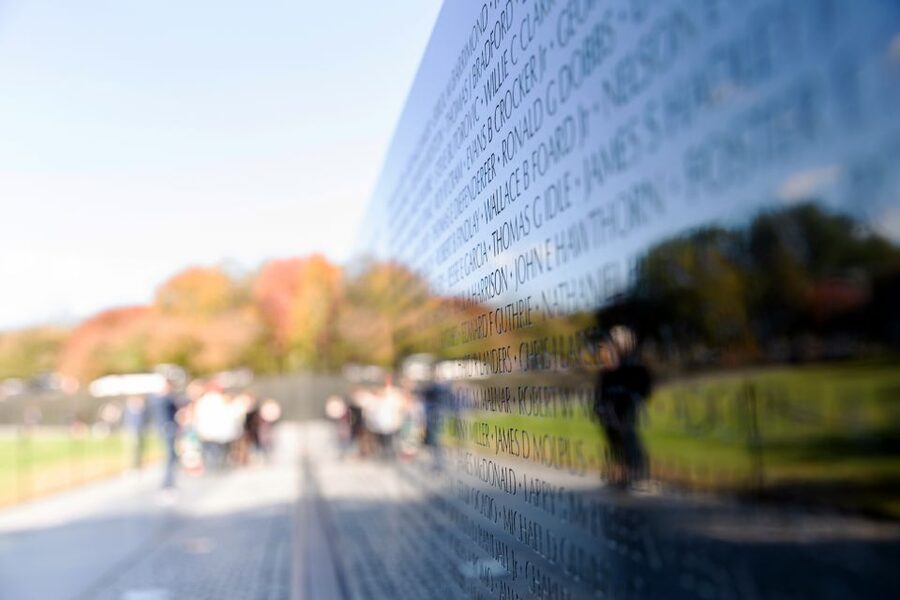 Washington DC: Bus Tour to the Highlights of the Capital - Lincoln Memorial and the reflecting pool