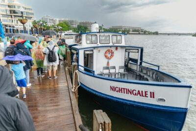 Full-Day Tour with a Scenic River Cruise