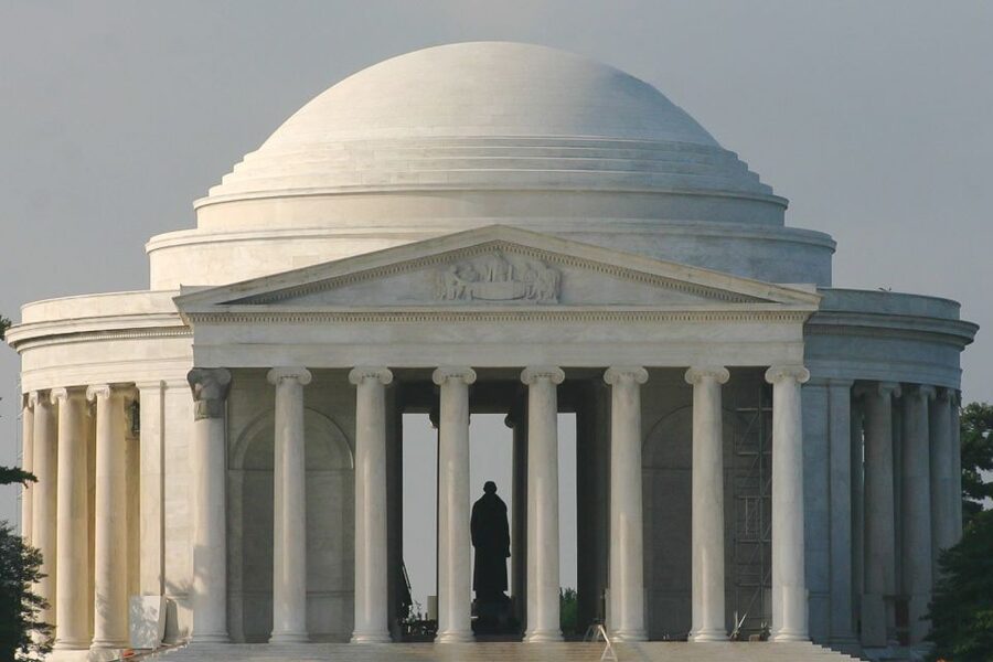 Washington, DC: Guided Small Group 4-Hour Day Tour - A Van Built for a Long DC Day