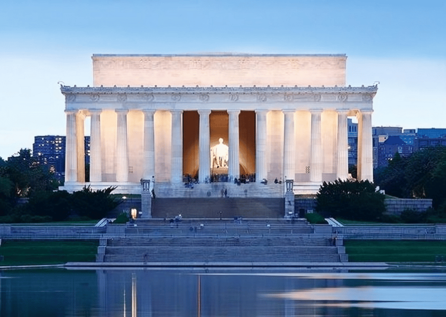 Washington DC: Highlights Guided Walking Tour - The World War II Memorial and the cost of remembrance