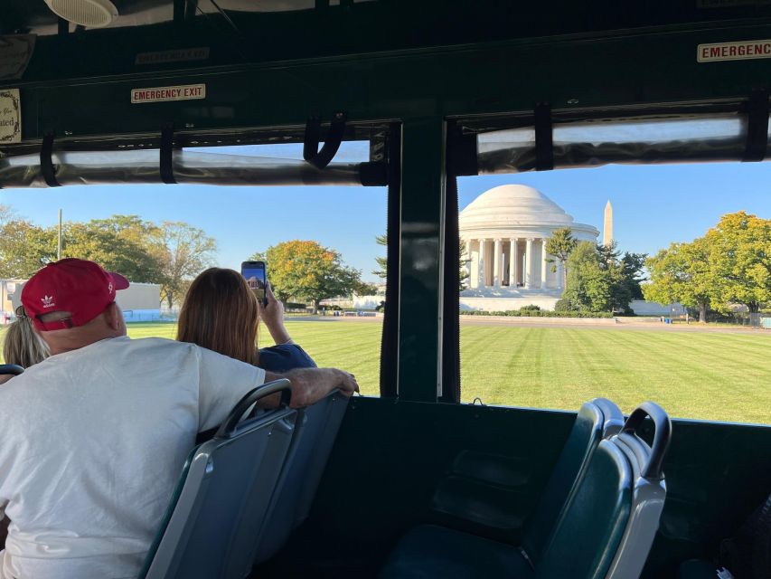 Washington, DC: Hop-On Hop-Off Old Town Trolley City Tour - Guides, Seating, and Day-to-Day Comfort
