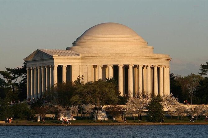 Washington DC Legend Private Cart Shuttle Tour - The Korean War, Lincoln, and Vietnam memorials