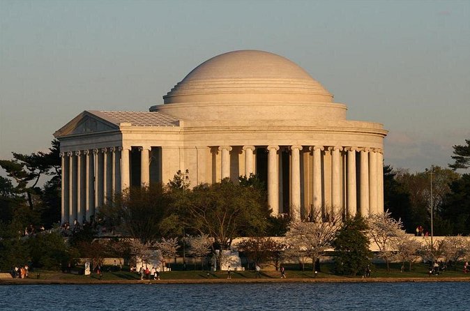Washington DC Minibus City Night Tour - The guide can determine the value
