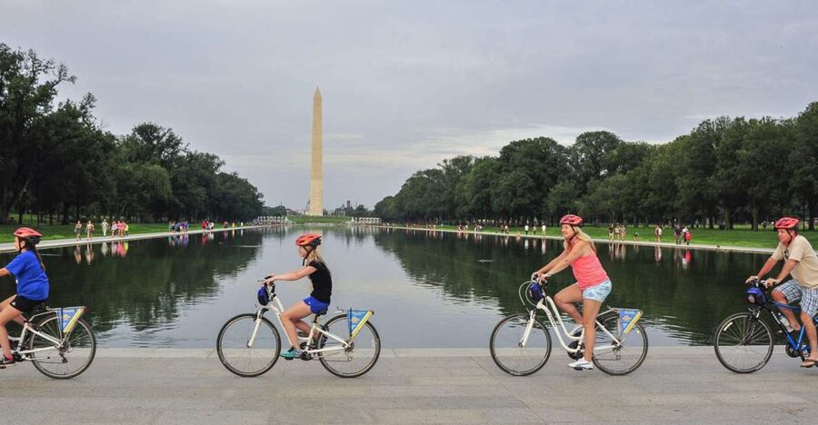 Washington DC: Monuments and Memorials Bike Tour - Smithsonian Castle and the Return Ride