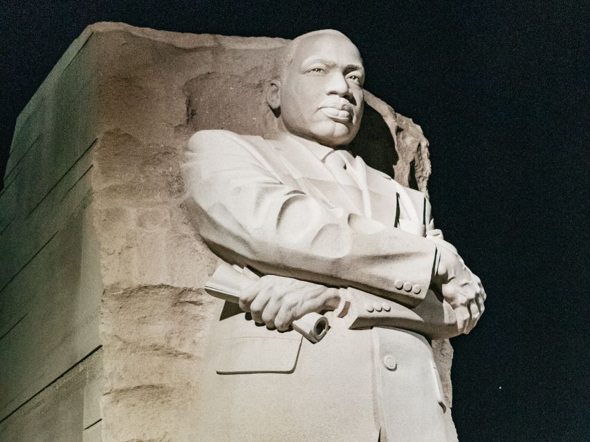 Washington DC: Monuments by Moonlight Nighttime Trolley Tour - Weather, comfort, and accessibility