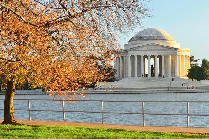 Washington DC Monuments Self-Guided Walking Audio Tour - Lincoln Memorial and the Korean War Veterans Memorial