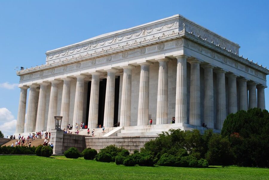 Washington DC: Multilingual Private Day or Evening SUV Tour - Georgetown, Dupont Circle, Embassy Row, and Rock Creek Parkway