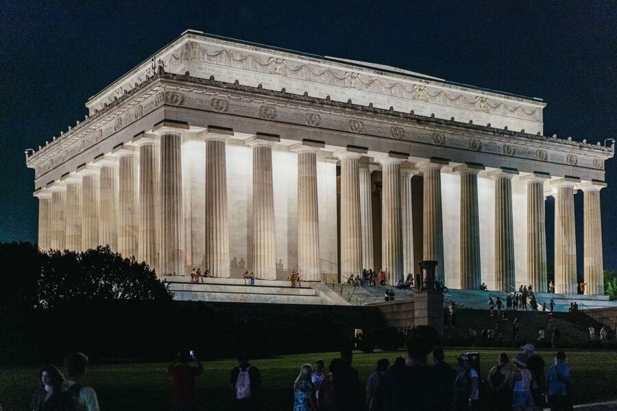 Washington DC: National Mall Night Bus Tour - The Tidal Basin and Thomas Jefferson Memorial