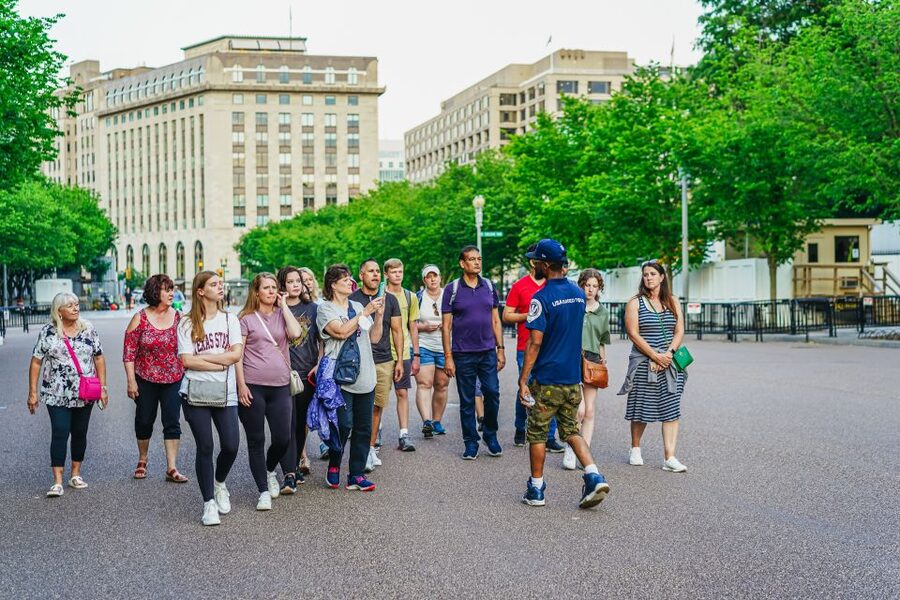 Washington DC: National Mall Night Bus Tour - Lincoln Memorial, Korean War Memorial, and Vietnam Veterans Memorial