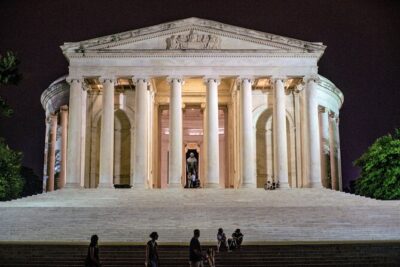 Washington DC Night-Time City Bus Tour with Optional Mount Vernon