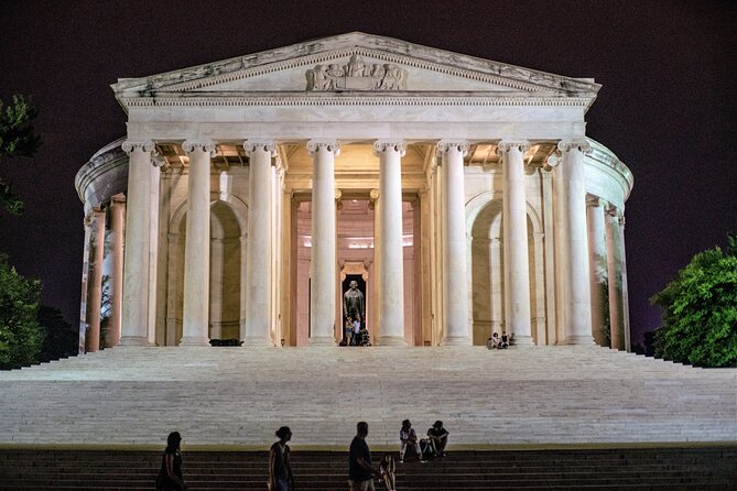 Washington DC Night-Time City Bus Tour with Optional Mount Vernon - Lincoln Memorial: the evening centerpiece
