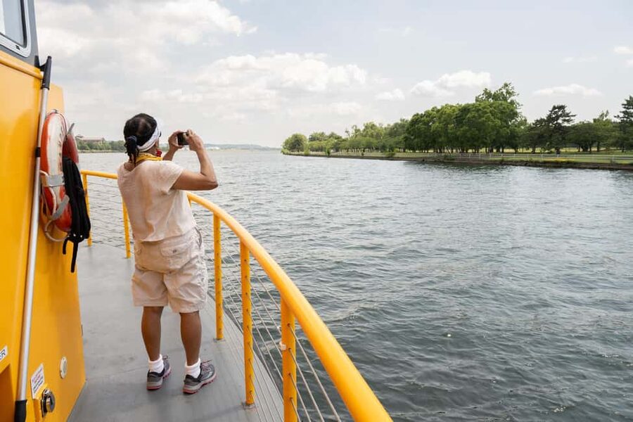 Washington DC: Potomac Cruise and Georgetown Walking Tour - Martin’s Tavern and Holy Trinity Church