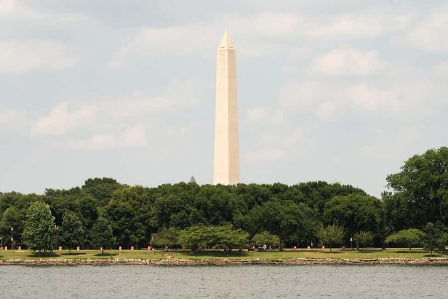 Washington DC: Potomac Cruise and Georgetown Walking Tour - Georgetown University and the Exorcist Steps