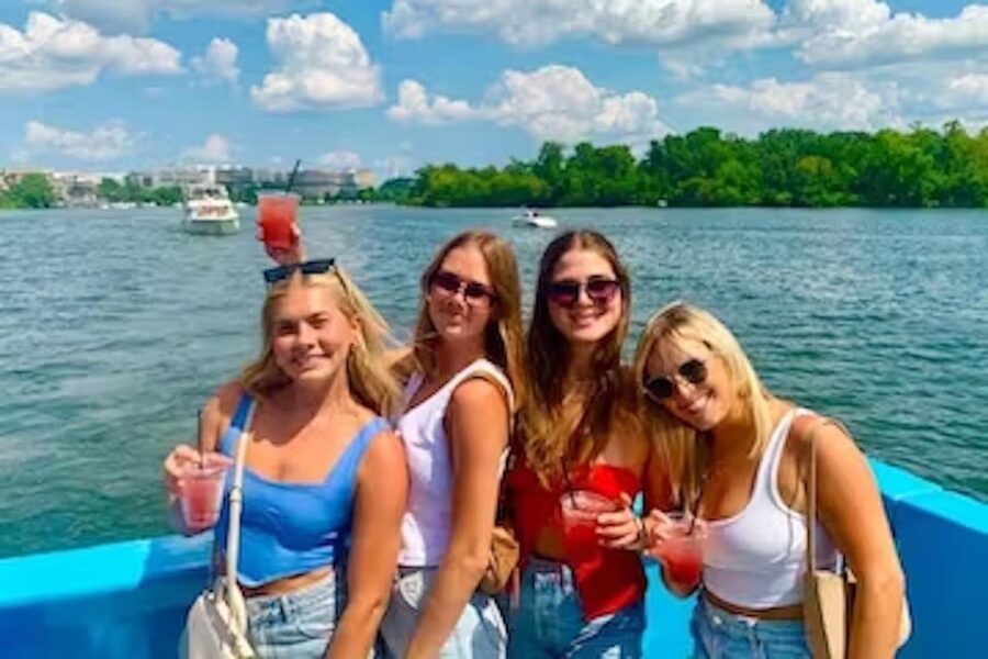 Washington, DC: Potomac River Yacht Cruise with Open Bar - The Views From the Water