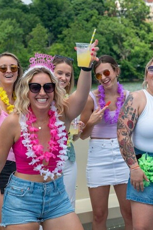 Washington DC: Sightseeing Brunch Cruise with Open Bar - Buffet brunch with a full drink selection