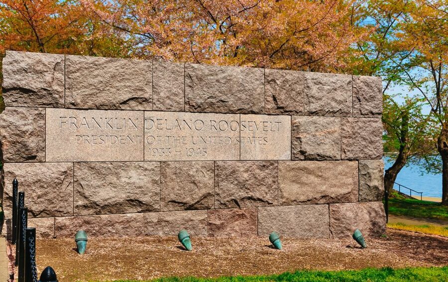 Washington DC: Sightseeing Tour with Potomac River Cruise - Lunch, walking, and the practical details