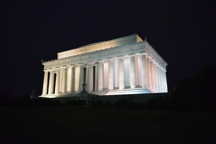 Washington DC: Small-Group 3-Hour Night Tour - Lincoln Memorial: the tour’s major visual moment