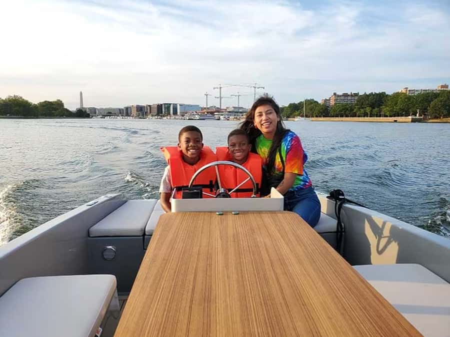 Washington DC: The Wharf Self-Driven Boat Tour with Map - Taking the wheel at Washington’s Wharf
