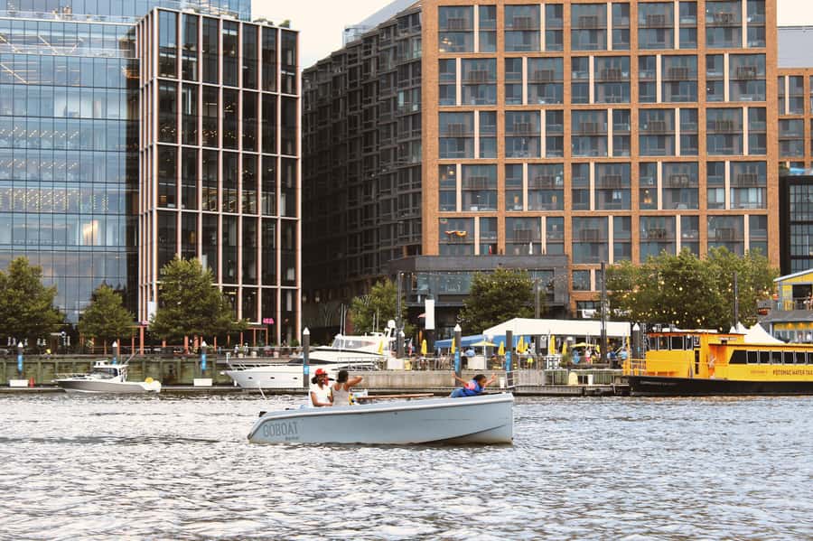 Washington DC: The Wharf Self-Driven Boat Tour with Map - Following the map instead of a tour guide